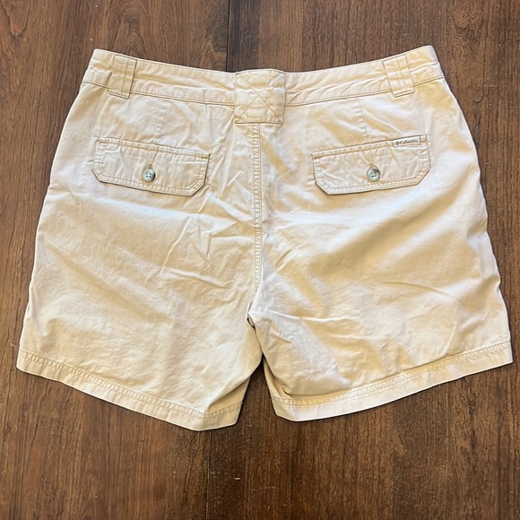 Columbia 5-Pocket 6” Inseam Shorts - Picture 3 of 4